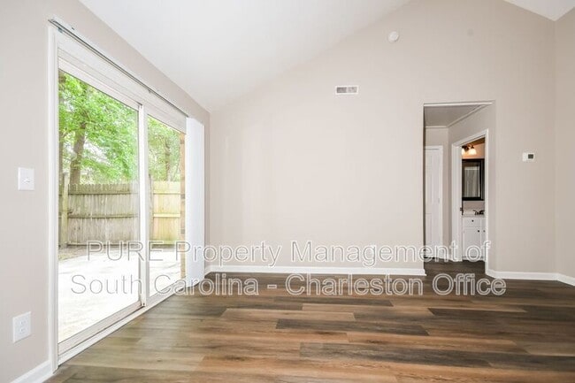 Building Photo - 9604 Blue Jay Ct