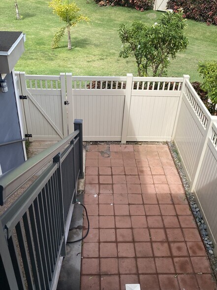 Building Photo - 50 Kihalani St