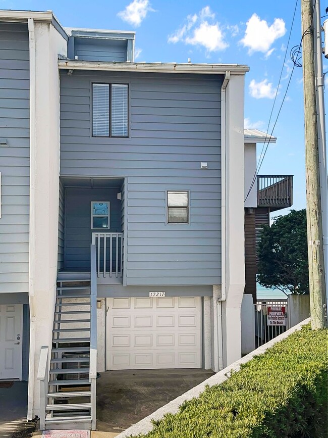 Building Photo - Amazing 3-Bed Condo with HUGE porch on the beach