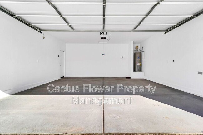 Building Photo - 2108 W Sheridan Ave