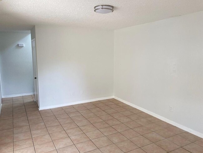 Building Photo - 5327 Pinewilde Dr
