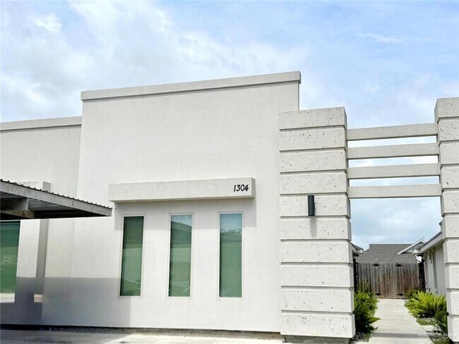 Primary Photo - 1304 Alta Vista Dr