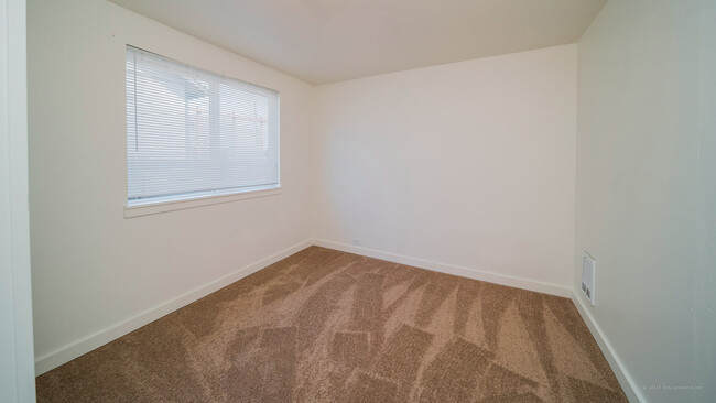 Building Photo - **MOVE-IN SPECIAL** Move in ready, 3 bed, ...