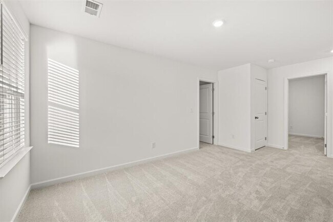 Building Photo - 874 Evergreen Rd