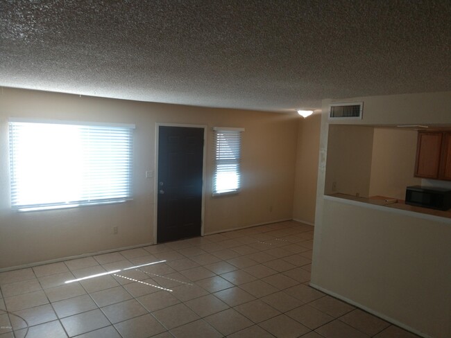 Building Photo - 4028 S 45th St