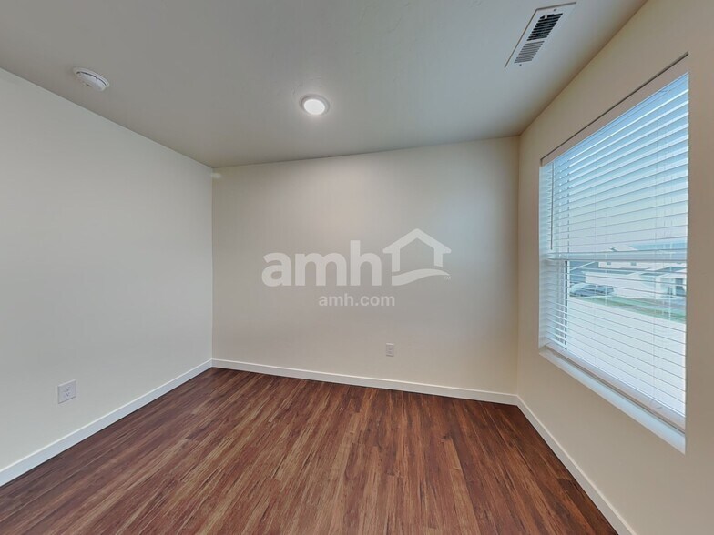 Building Photo - 9525 W Bowie Ct