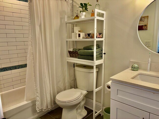 Building Photo - 511 Gorgas Ln