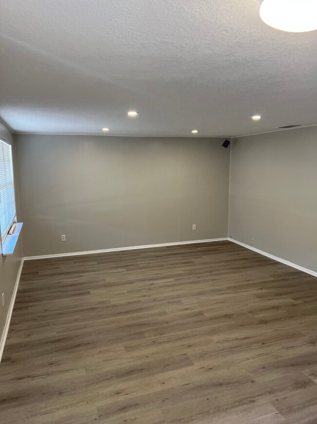Building Photo - 612 Dogwood Ct