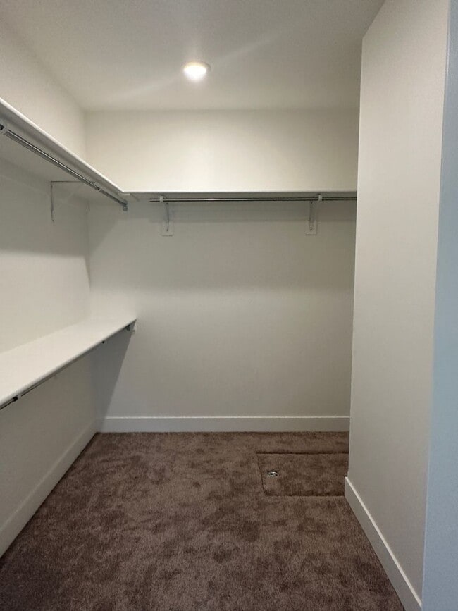 Building Photo - 3 Bedroom 2 Bath home on the west end!