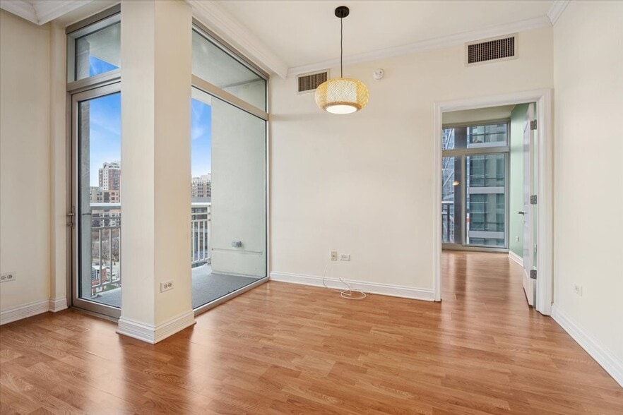 Building Photo - 1400 S Michigan Ave