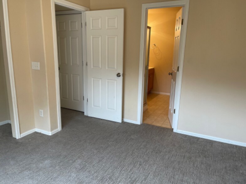 Building Photo - 7023 Bonnie Brae Ln