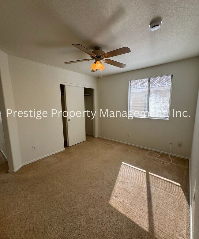 Building Photo - This charming 3+den/2 Bath East Home Is just What You Need!!