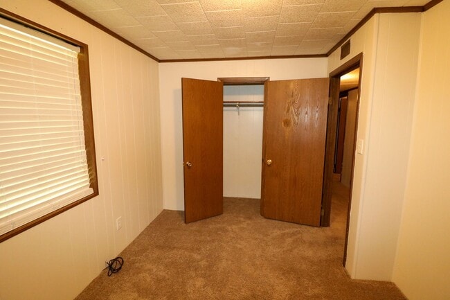 Building Photo - Cute Home Close to Town