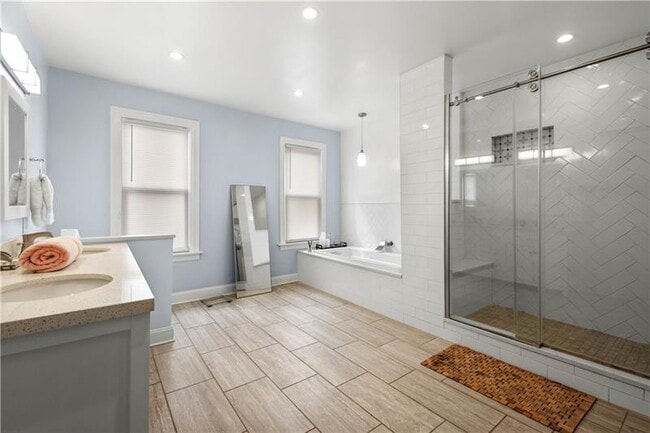 Building Photo - 1207 Linden Pl