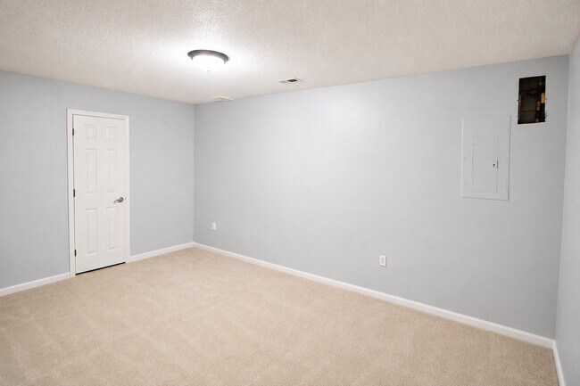 Building Photo - 501 Emily Ln