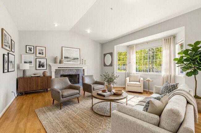 Building Photo - Expansive Valley Views & Private Living in Castro Valley - 4BD/3BA Exec Home