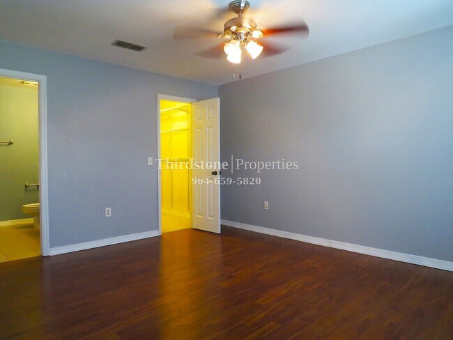 Building Photo - 7800 Point Meadows Dr