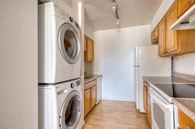 Building Photo - 4390 McPherson Ave