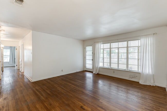 Building Photo - 354 Brettonwood Dr