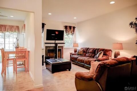 Building Photo - 305 Birch Ct