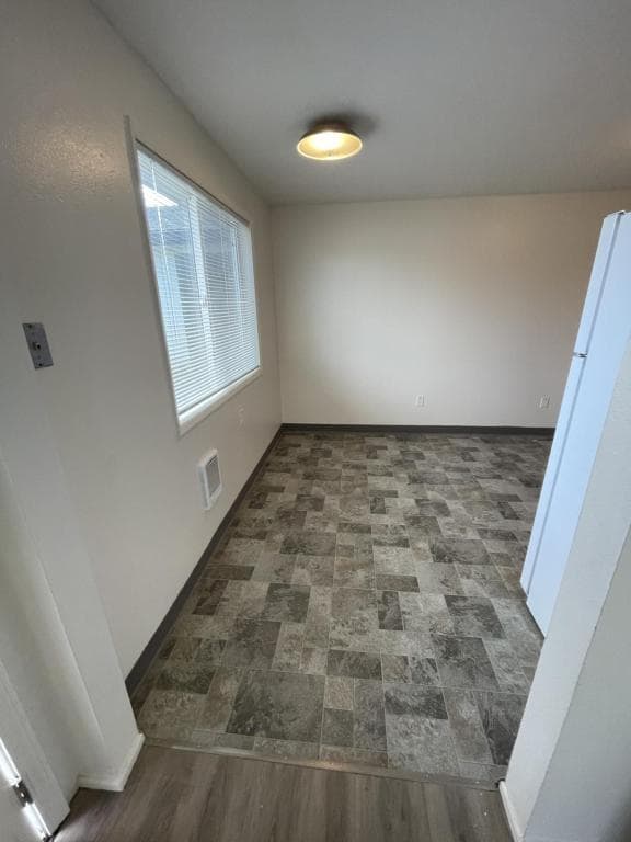 Building Photo - 2230 Oak St SE