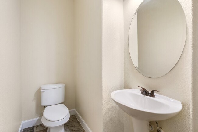 Building Photo - 328 Country Crossing Cir