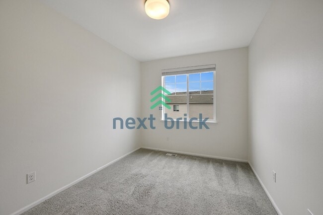 Building Photo - 5 Bed and 2.75 Bath, Spacious Maple Valley Home with Office, Loft & 2-Car Garage Available for Rent!