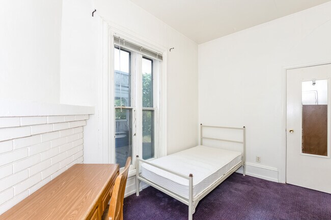 Building Photo - Twin Oaks