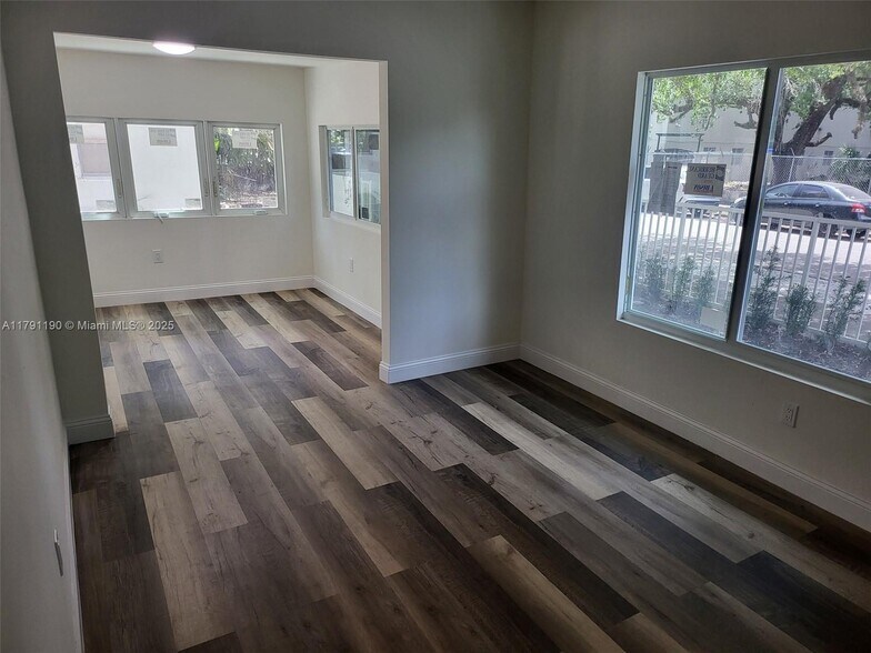 Building Photo - 285 NE 80th Ter