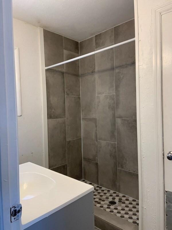 Building Photo - 1664 Drew St