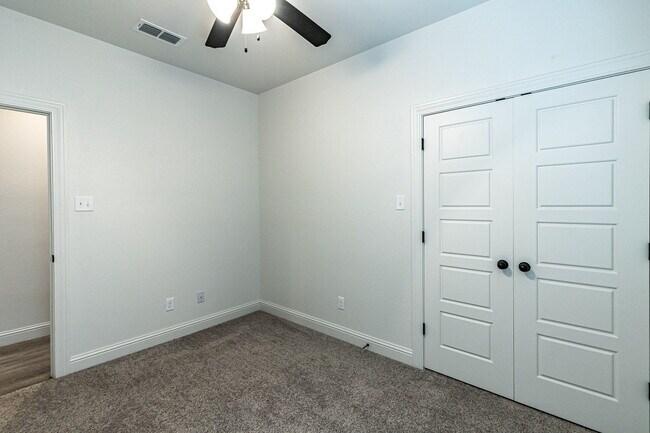 Building Photo - "Charming 3-Bedroom Duplex with 2 Full Baths and 1500 Sq Ft of Comfortable Living in Lubbock!"