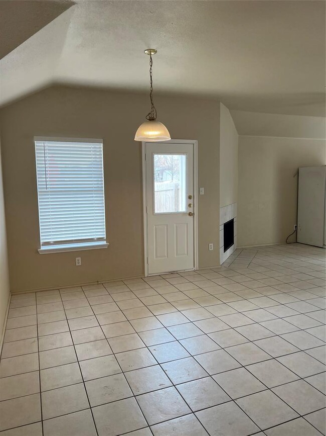 Building Photo - 1618 Cottonwood Ct