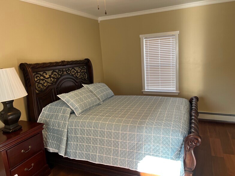 Building Photo - 329 Turner St