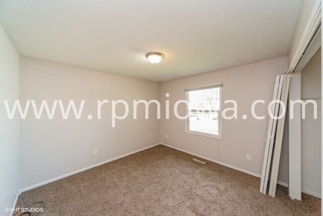 Building Photo - COZY RANCH!! 3 Bed, 1 Bath in Altoona
