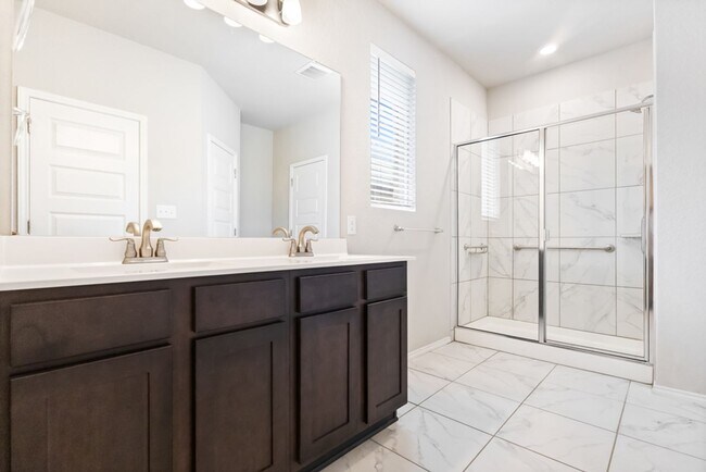 Building Photo - A rare true dual-suite floorplan in Alamo Ranch — two private en-suite bedrooms, single-story liv...