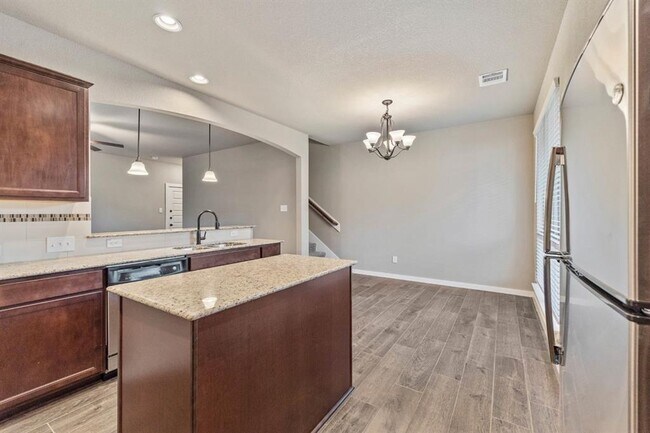 Building Photo - 9732 Grosbeak Ln