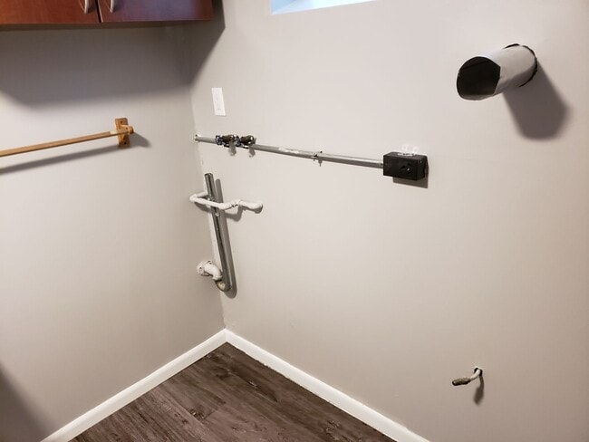 Building Photo - 3 Bed 2 Bath Spacious home!