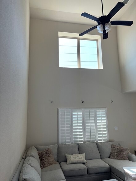 Living room. - 913 Brookville Ct