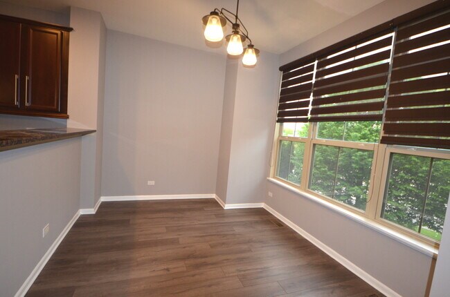 Building Photo - 756 N Aspen Dr