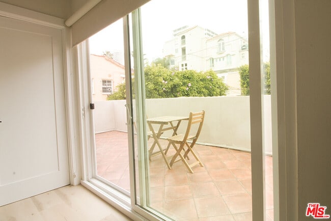 Building Photo - 9042 Phyllis Ave