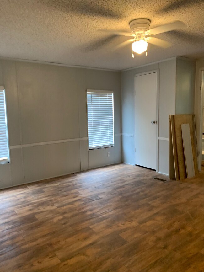 Building Photo - Bril