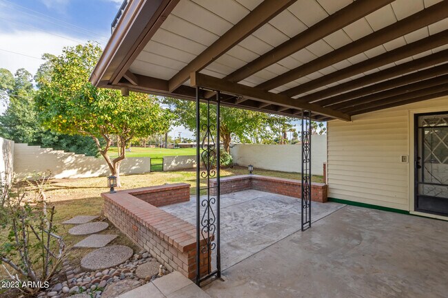 Building Photo - 3037 S Country Club Way