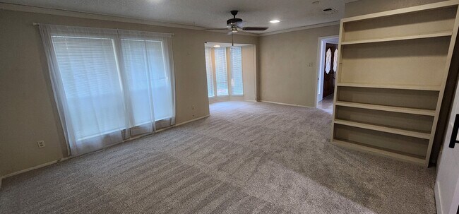 Building Photo - 5803 Thoreau Ln