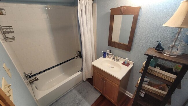 Building Photo - 526 W Main St