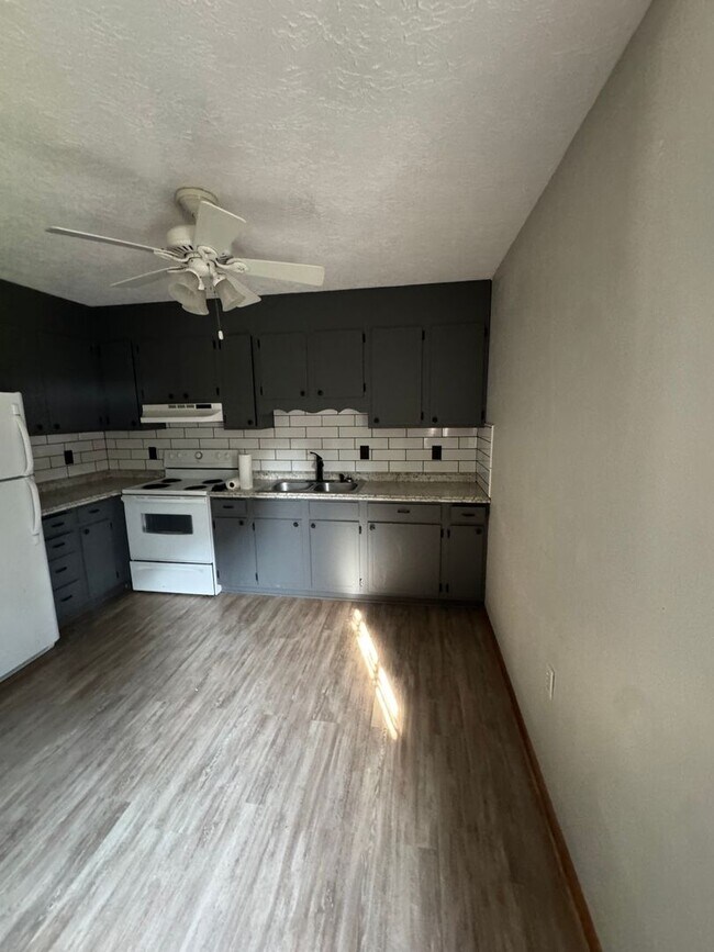 Building Photo - 4774 Mayfield Dr