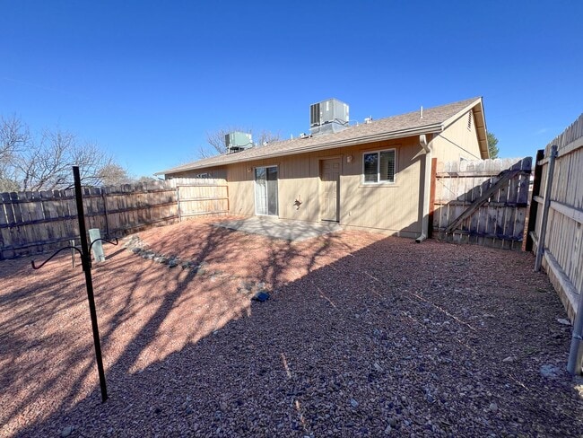Building Photo - DUPLEX APARTMENT - RIMROCK/LAKE MONTEZUMA