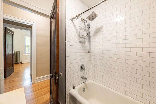 Building Photo - 4424 N Lavergne Ave