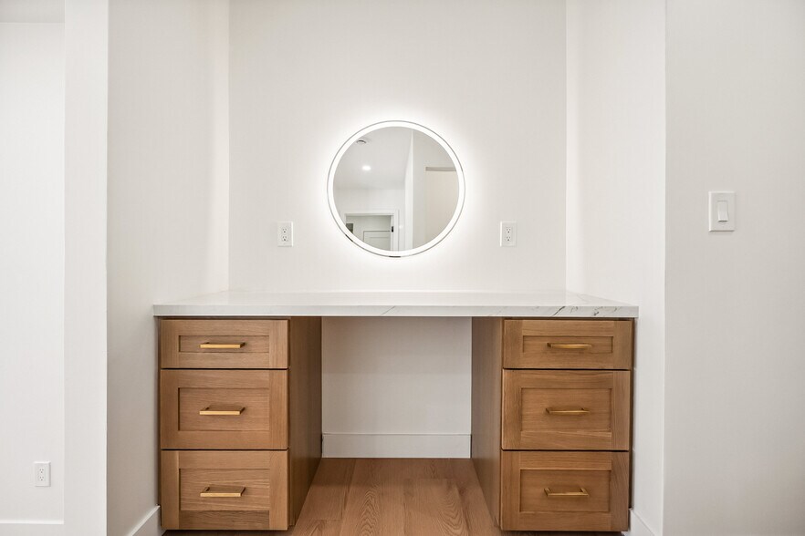 Primary Suite | Vanity Area - 4702 Kraft Ave