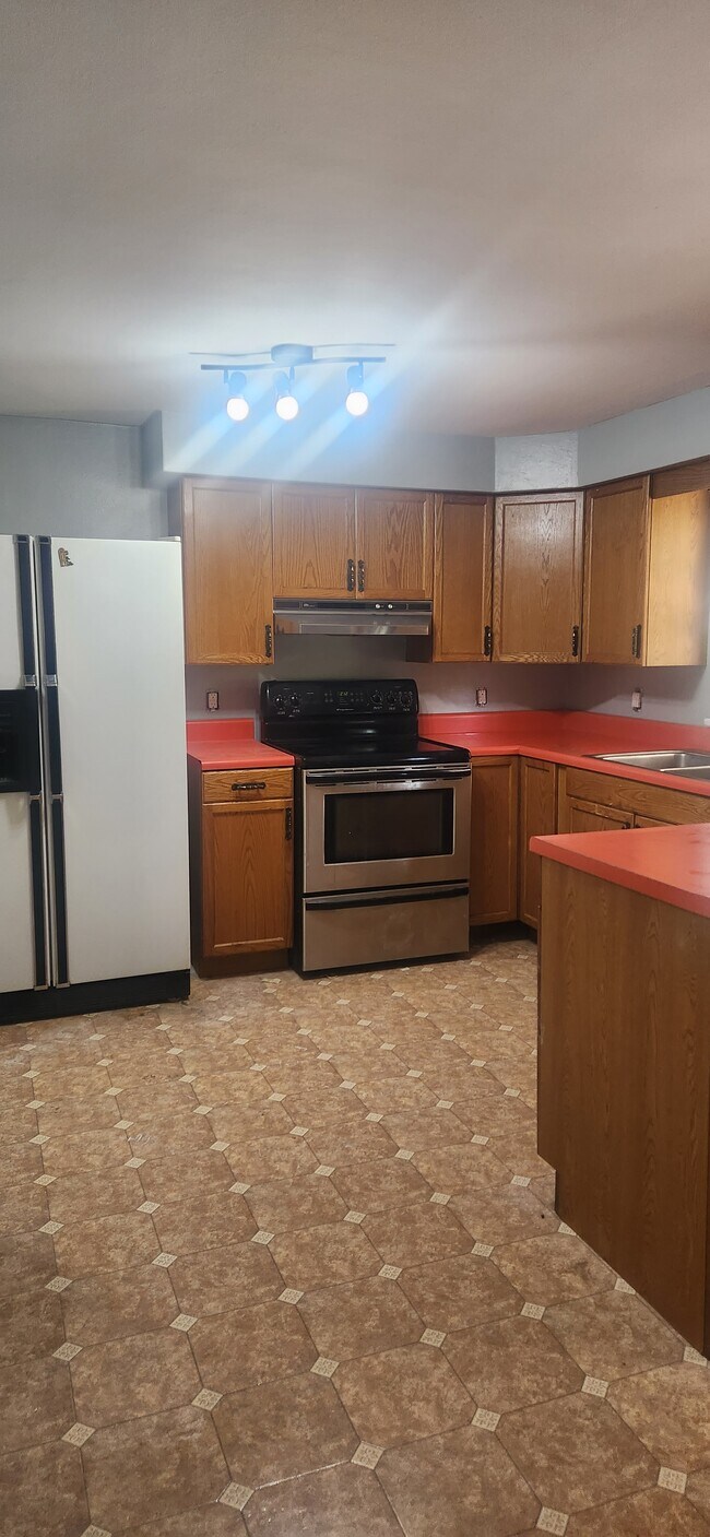 Kitchen - 528 John St