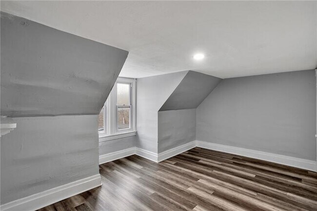 Building Photo - 3246 Richardson Ave